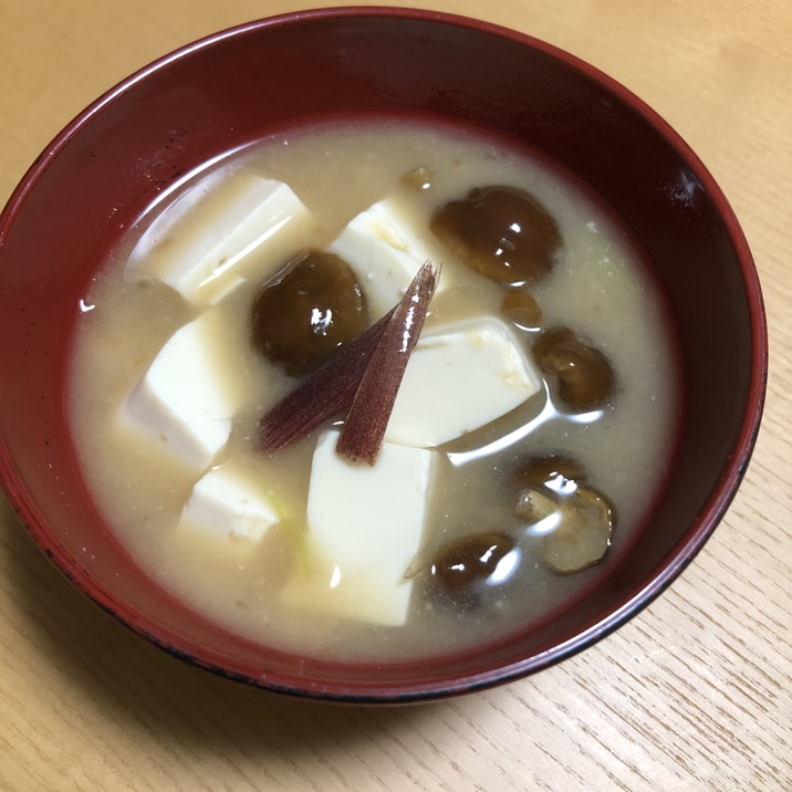 鳥海なめことみょうがのお味噌汁